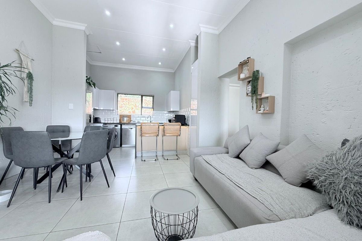 Golf Course Views & Modern Comfort: 2-Bed Glenvista Gem - Photo 4