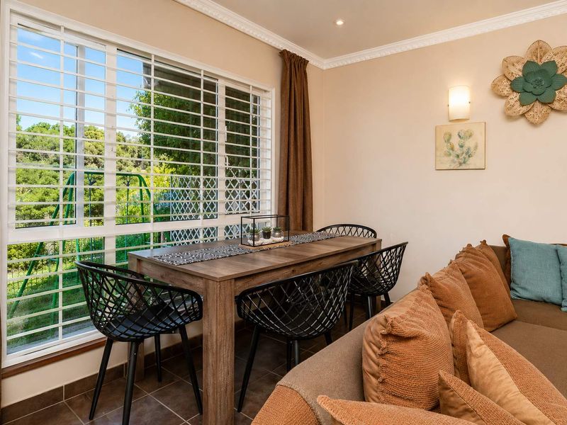 Spacious Family Unit with Guest Suite, Modern Finishes & Stunning Leafy Outlook - Photo 10