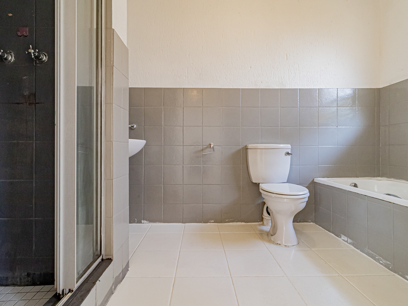A 4 bedroom House for Sale - Photo 9
