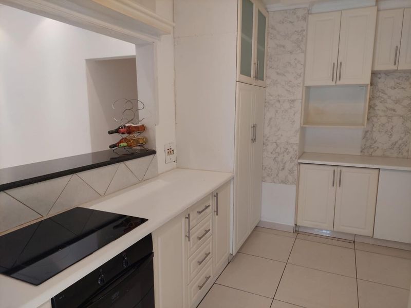 Stunning Family Home in Dove Crescent, Yellowwood Park - Photo 5