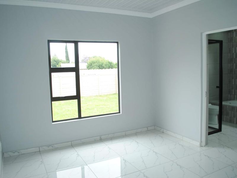 Modern Lovely newly Built home in the center of Riversdal - Photo 9