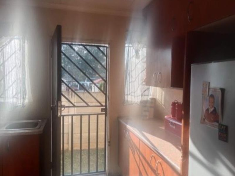 3 Bedroom, 2 Bathroom Simplex To Let - Photo 6