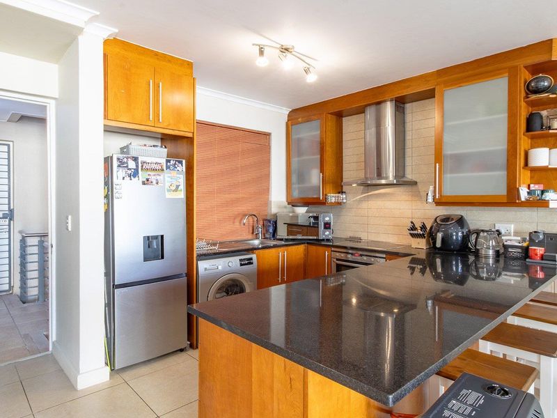 New Listing: Luxury Apartment in Prime Location! - Photo 5