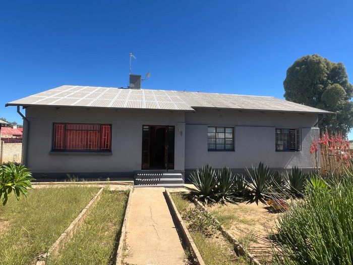 Property #2497007, House For Sale in Windhoek North