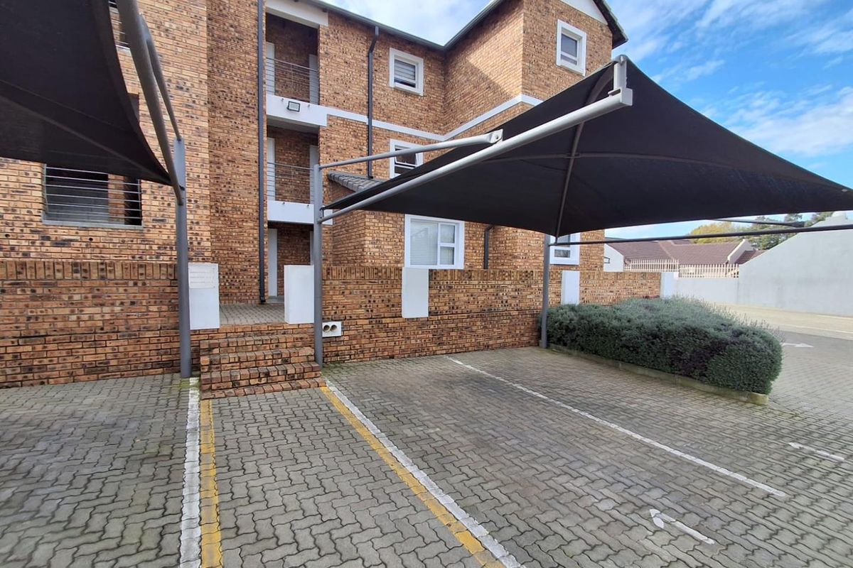 Modern three bedroom ground floor unit - Photo 2