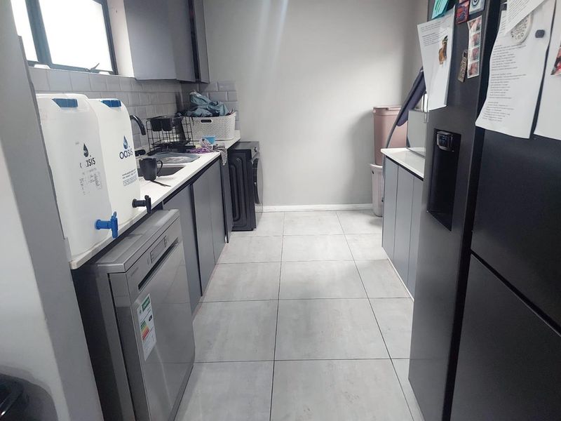 Beautiful Home For Rental in Palm Lakes Estate - Photo 7