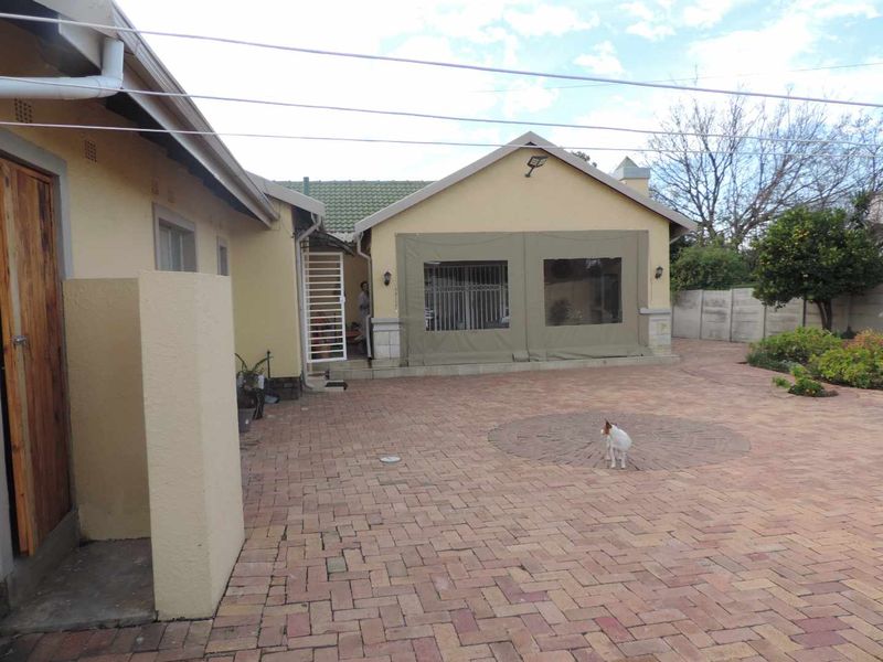 Immaculate home in the heart of Brackenhurst - Photo 5