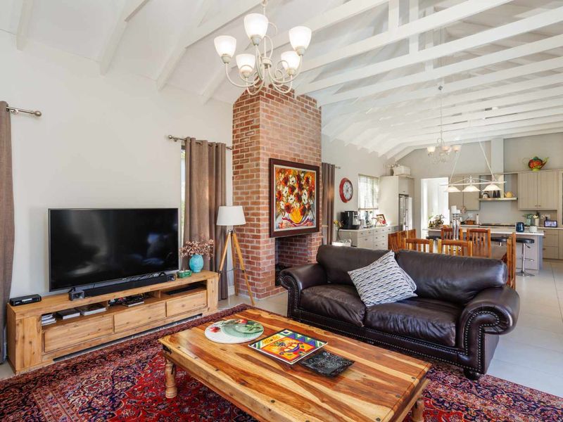 Stylish Single-Level Living on a Spacious Corner Stand in Val de Vie Estate - Photo 8