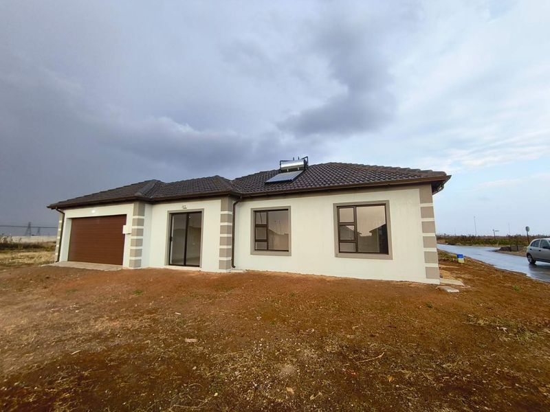 Spacious 3 Bedroom Home for Sale in Windmill Park Ext 32 - Photo 4