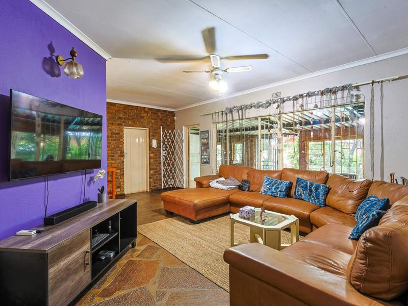 Spacious 4 Bedroom Family Home on Expansive Stand - Photo 10