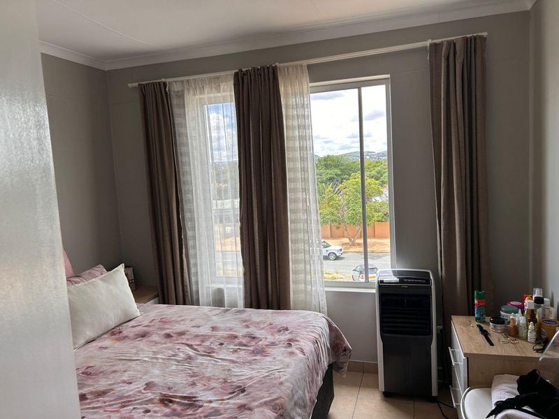 Newly couple or Young Professionals - Photo 2