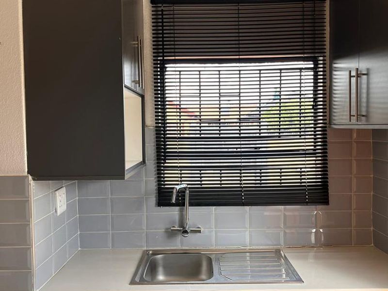 3 bedrooms house to rent in Soshanguve WW - Photo 3