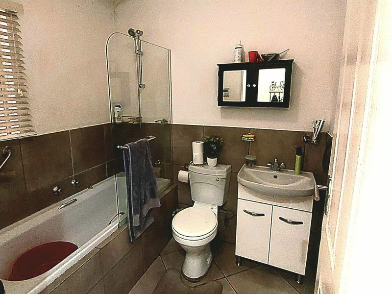 Secure 2-Bedroom Ground Floor Unit with Patio ! - Photo 9