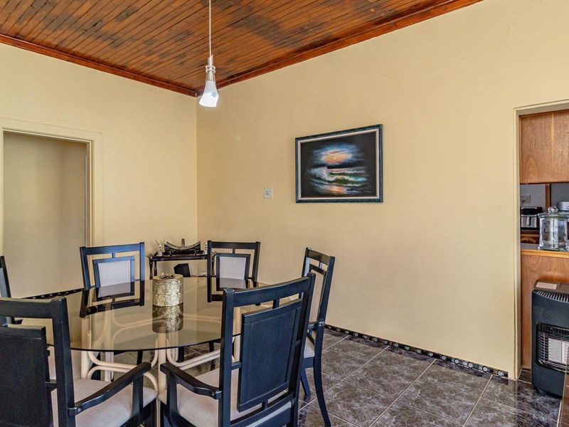 Immaculate Family Oasis with Pool and Lapa - Photo 9