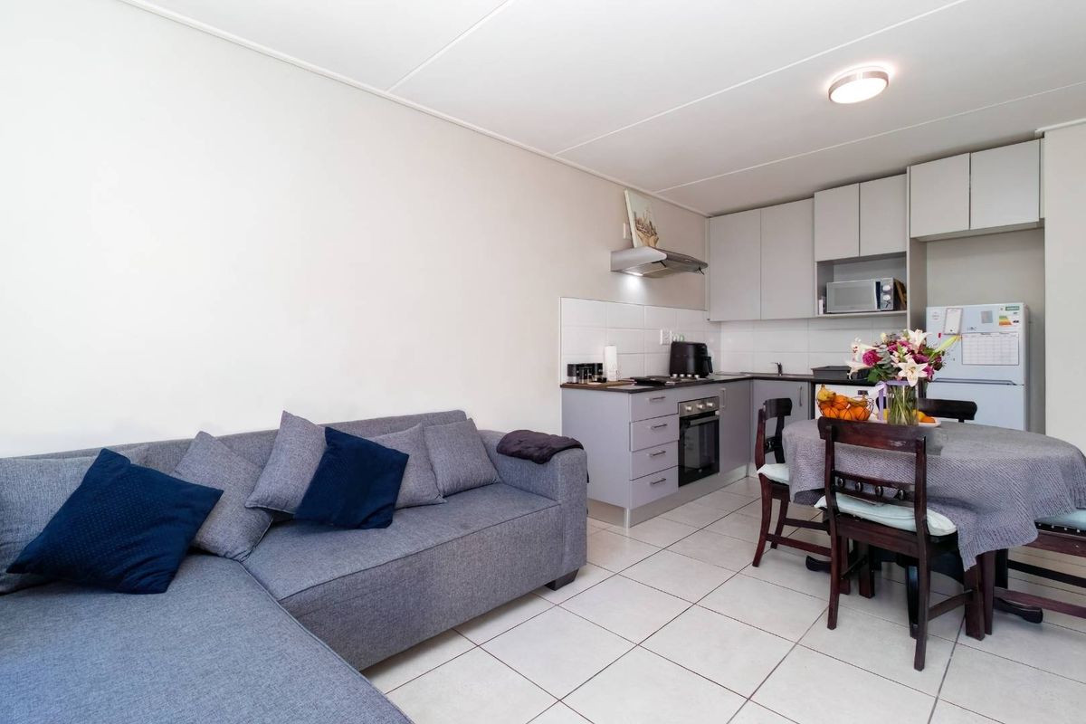 Modern ground-floor apartment with private garden in prime Bellville location. - Photo 5