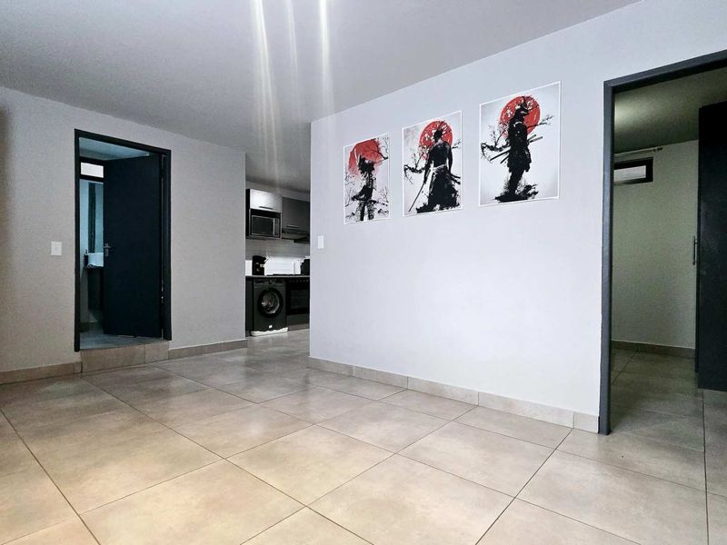 Modern One Bedroom Apartment in a Secure Lifestyle Complex - Photo 4