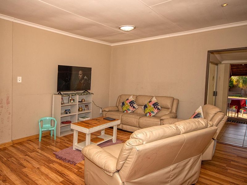 Family home with Flatlet for sale - Photo 4