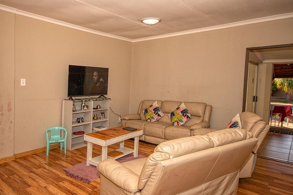 Family home with Flatlet for sale - Photo 4