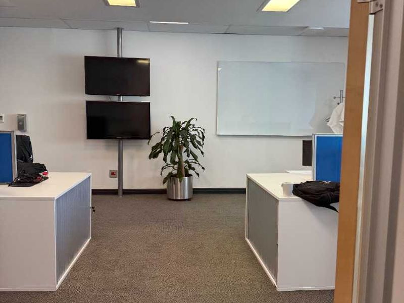beautifully fitted out 950m2 office to let in the Towers - Photo 10