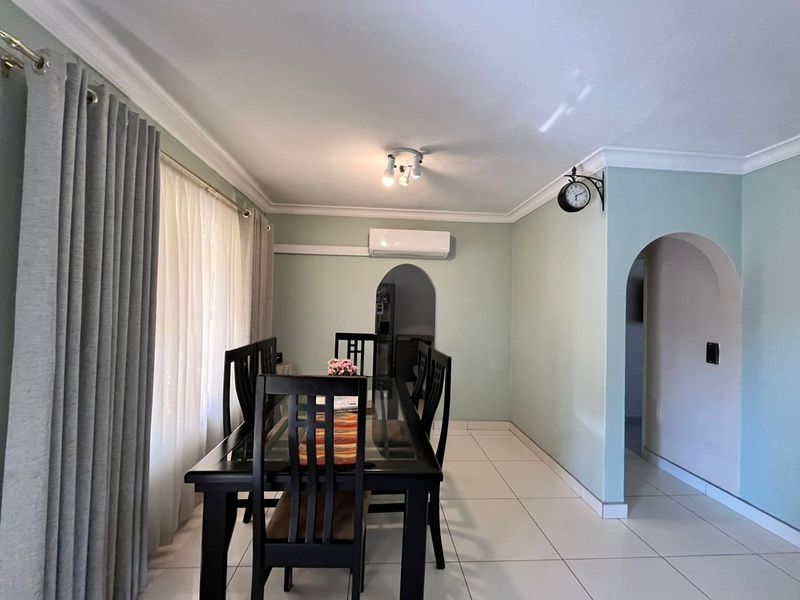 A Sunny Family Home with a pool in The Wolds, Pinetown - Photo 6
