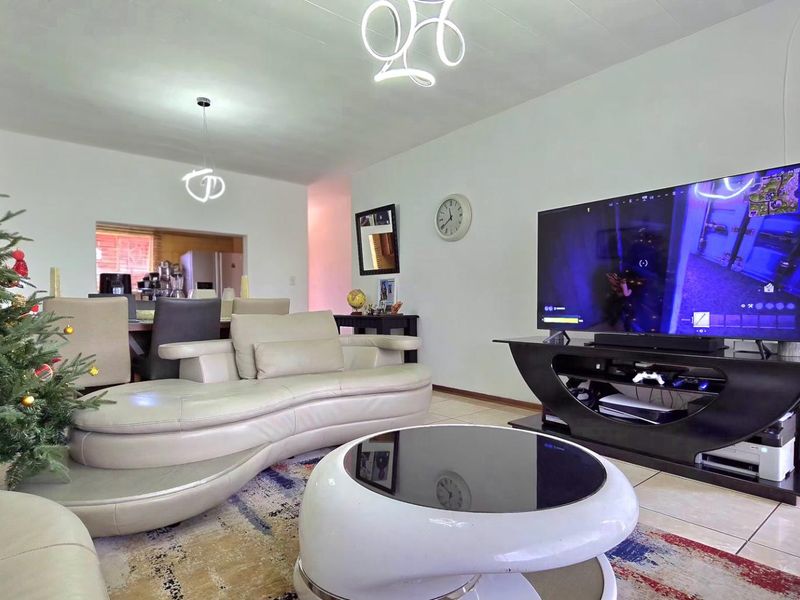 3 Bedroom Townhouse / Apartment for Sale in New Redruth - Photo 6