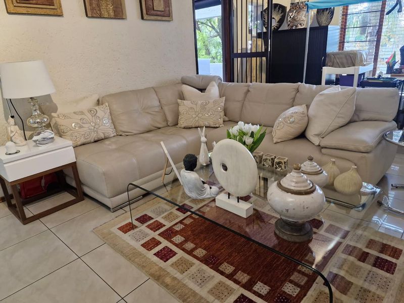 Renovated Two Bedroom Apartment - Photo 3