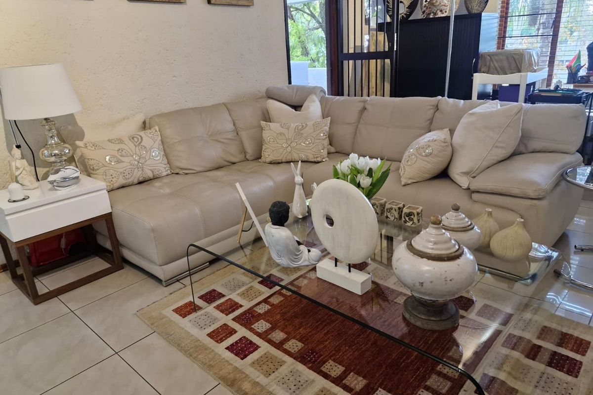 Renovated Two Bedroom Apartment - Photo 3