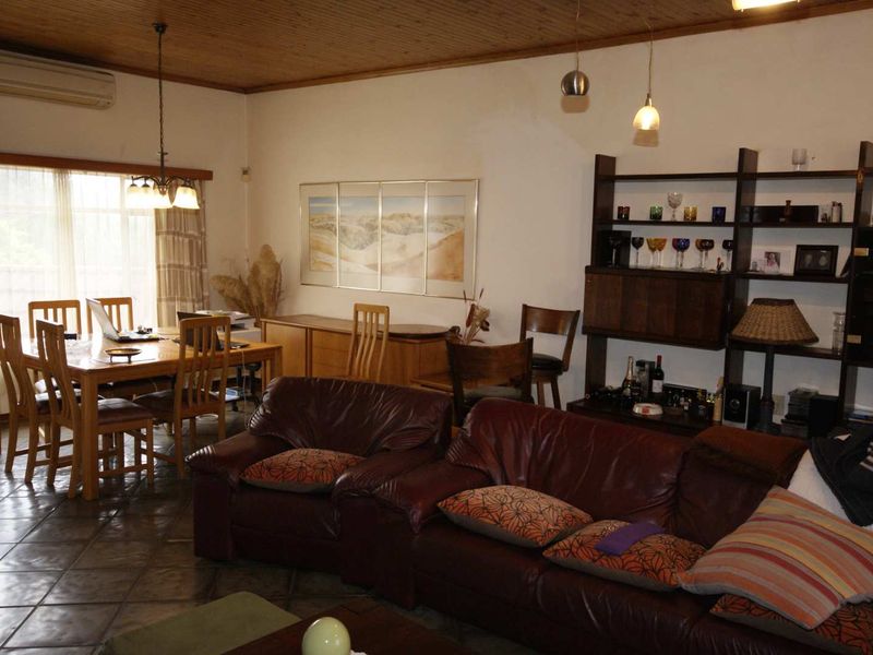 Spacious & Well Maintained Residence in Klein Windhoek - Photo 4