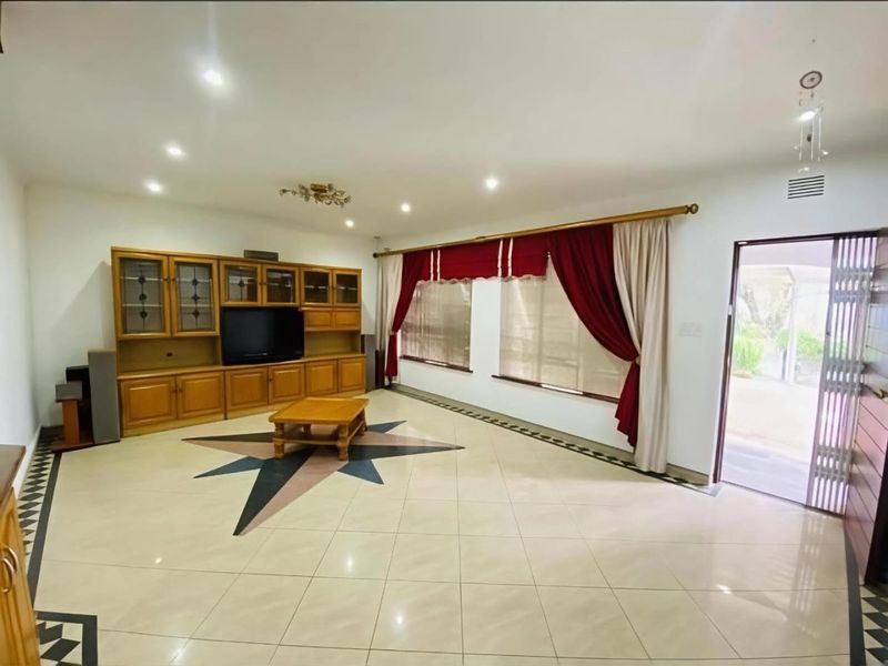 Architectural Masterpiece with Private Oasis in Queensburgh's Malvern - Photo 4