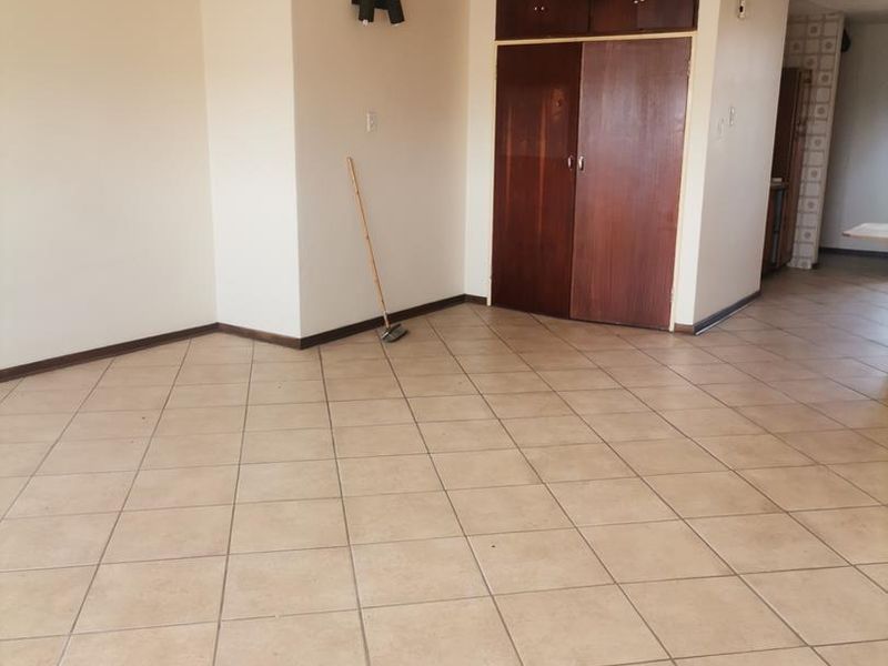 BACHELOR FLAT AVAILABLE IN PRETORIA NORTH-1 APRIL 2026 - Photo 6