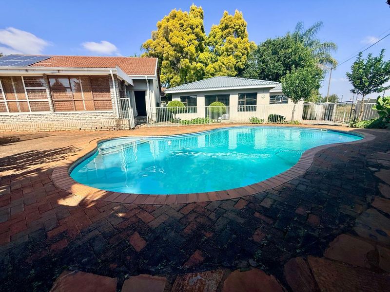 Beautiful 4 bedroom house for sale in Vryheid - Photo 2