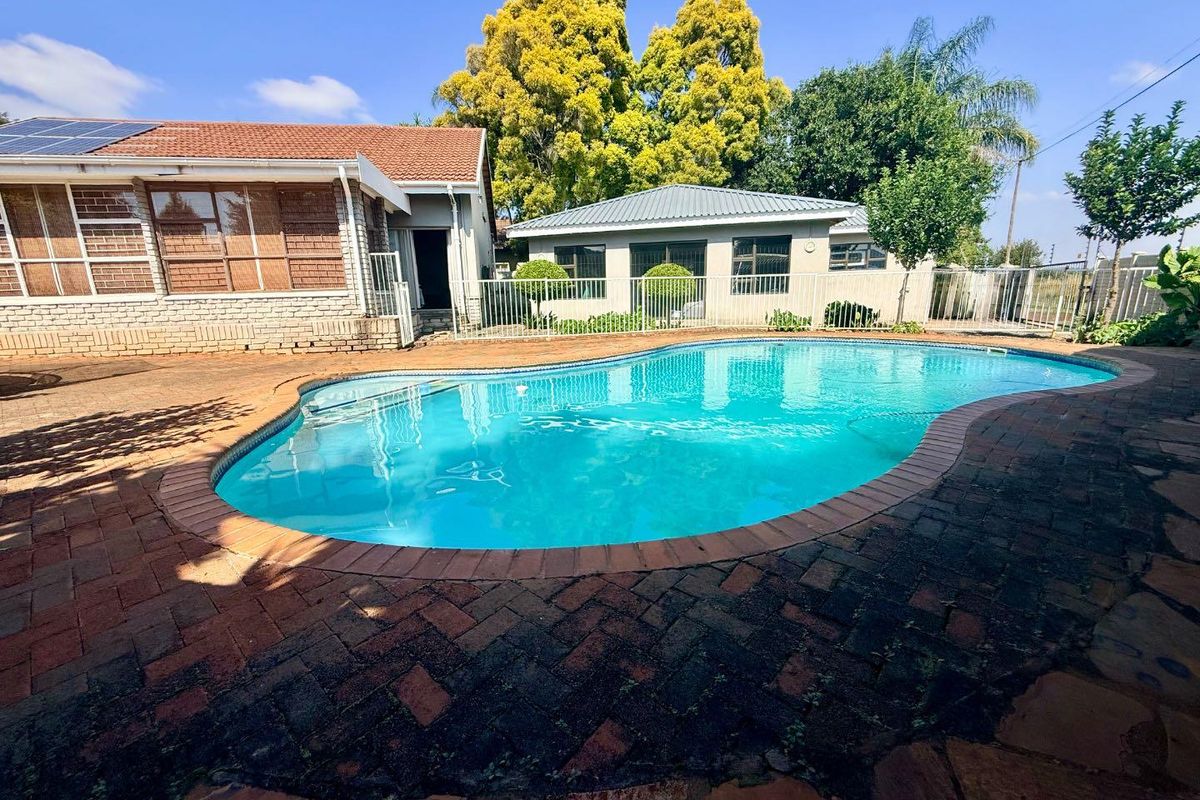 Beautiful 4 bedroom house for sale in Vryheid - Photo 2