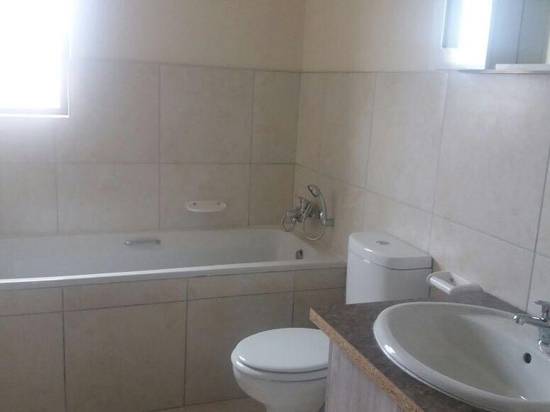 Modern Townhouse in Secure Complex Fairways - Photo 4