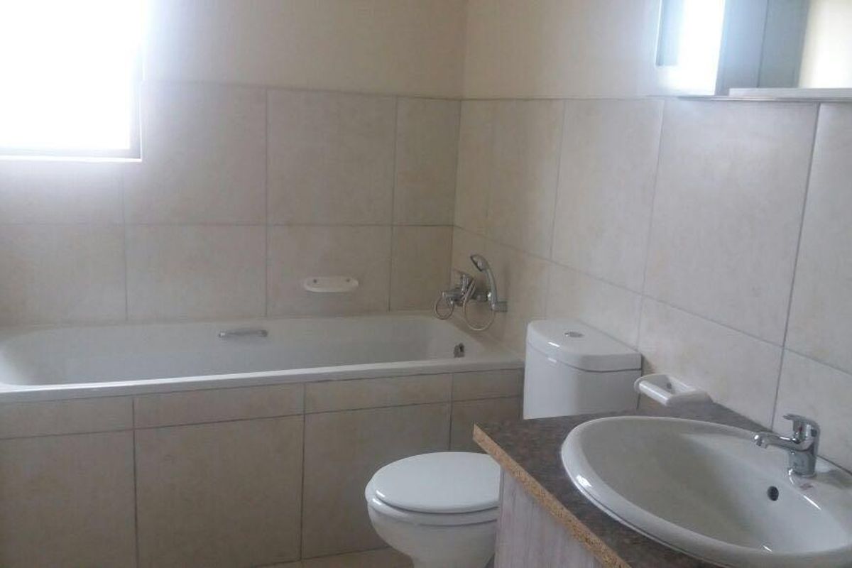 Modern Townhouse in Secure Complex Fairways - Photo 4