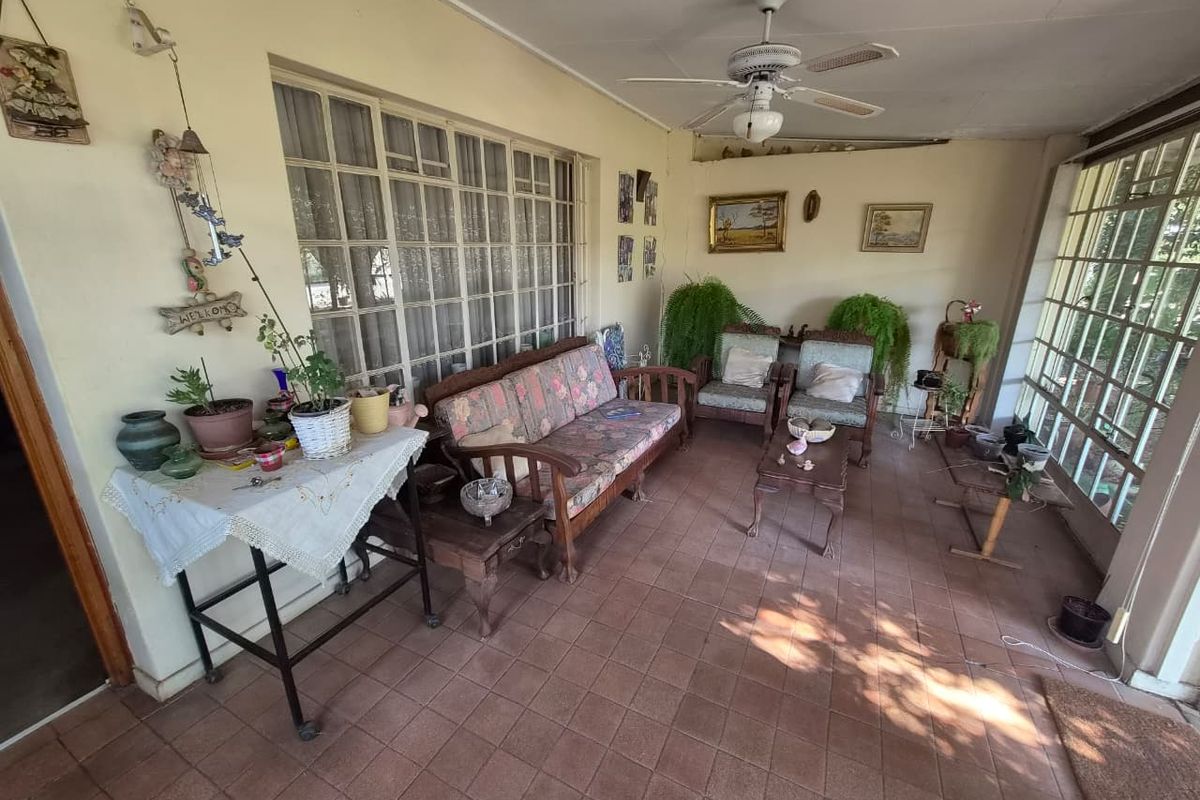 RARE SECTIONAL TITLE RETIREMENT TOWNHOUSE - Photo 2