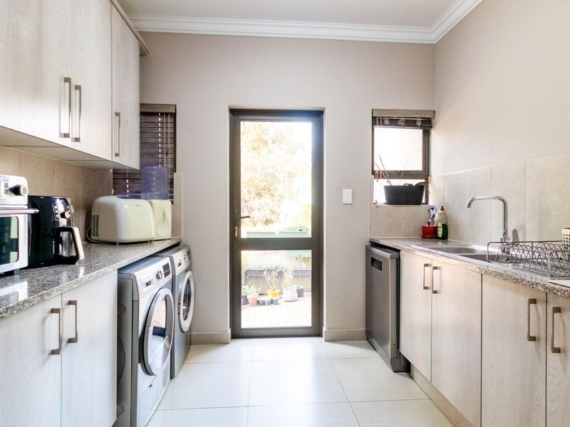 Live Luxuriously at Eye of Africa Golf Estate – Your Dream Home Awaits! - Photo 10