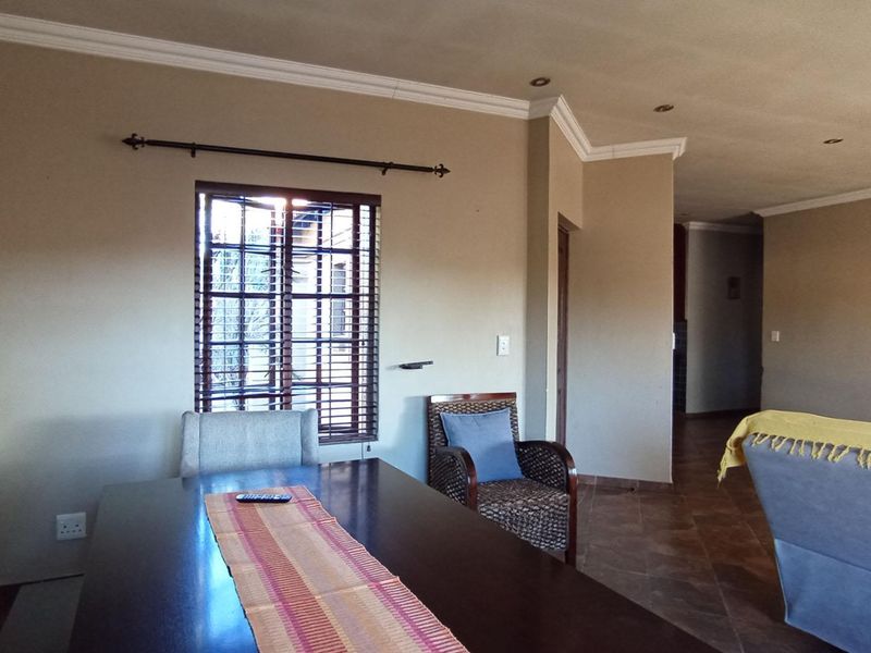 Spacious 3-Bedroom Home with Pool & Perfect Family Space - Photo 6
