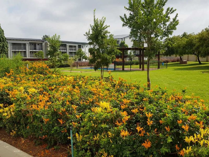 The ultimate blend of easy, modern living and awesome estate perks - Photo 5