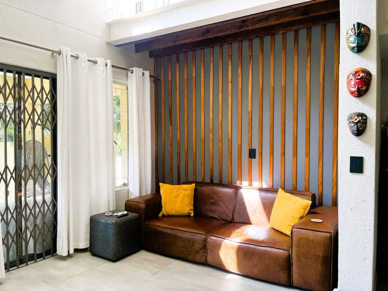 Modern Contemporary Living with Everyday Convenience - Photo 6