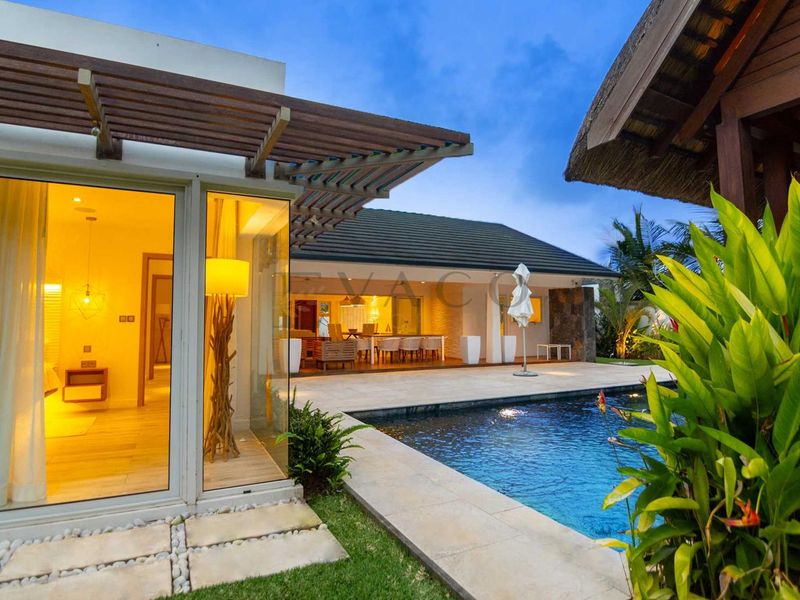 LUXURY VILLA READY FOR IMMEDIATE ENJOYMENT. - Photo 3