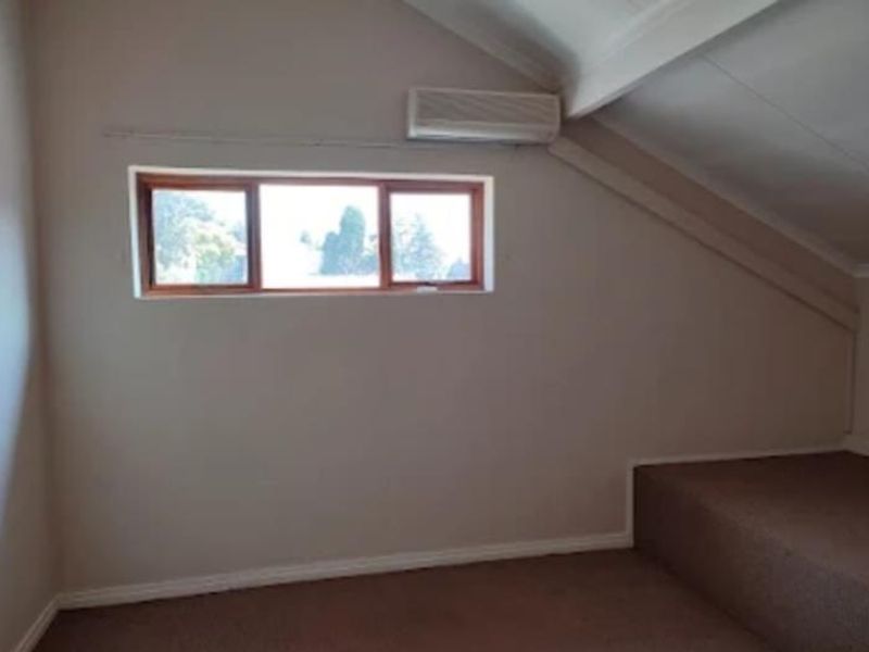 Duplex 1 bedroom loft apartment on top floor - Photo 9
