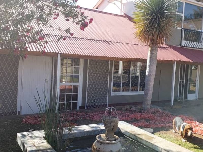 Charming Property with Versatile Spaces and Amenities - Photo 3