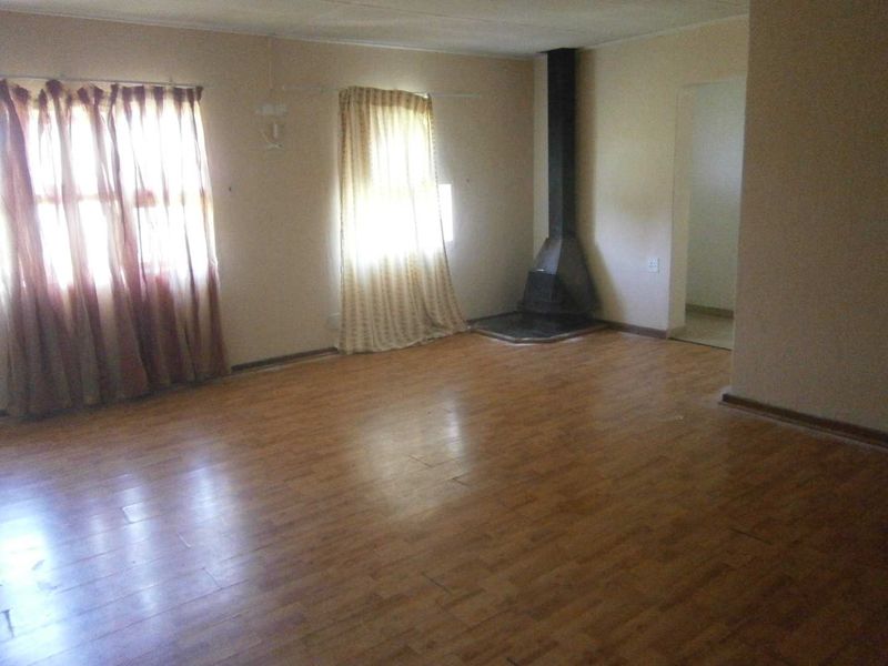 4 Bedroom House to Rent in Brackenhurst - Photo 7