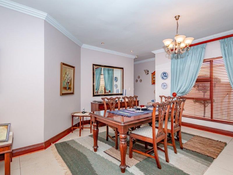 Centrally Located Gem: Luxury and Convenience Combined! - Photo 4