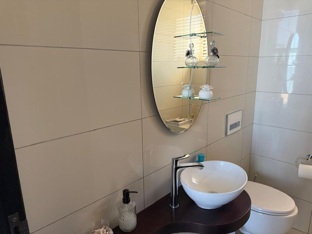 Bedroom 5 en-suite bathroom 