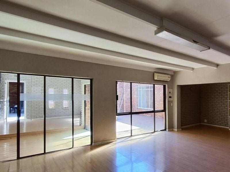 Large family home - Photo 8