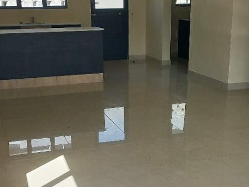 Beautiful 3 bedroom Townhouse tor rent - Photo 2