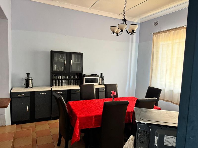 4 Bedrooms house for sale in Grootfontein, Situated in Town - Photo 2