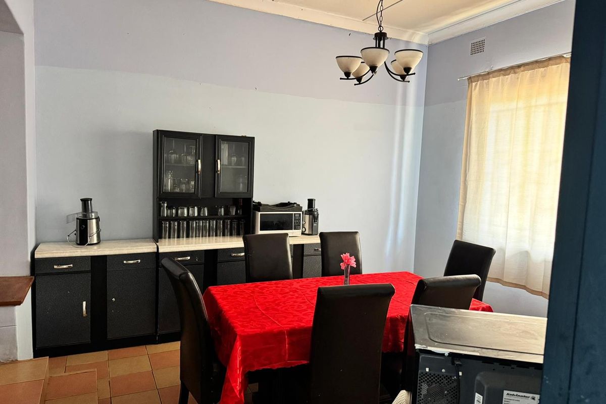 4 Bedrooms house for sale in Grootfontein, Situated in Town - Photo 2