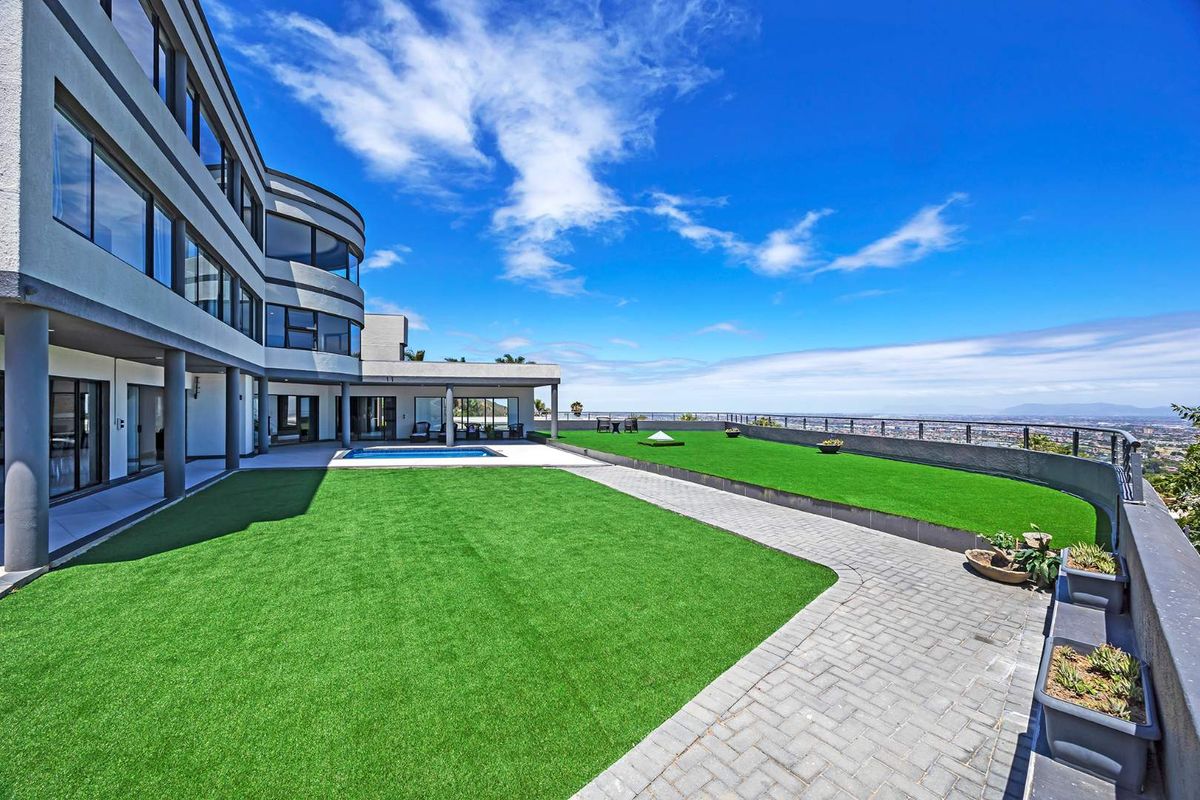 Architectural Excellence with Sweeping Cape Town Sunset Views - Photo 3